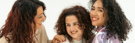 Quelle fréquence idéale pour le lavage des cheveux frisés ?